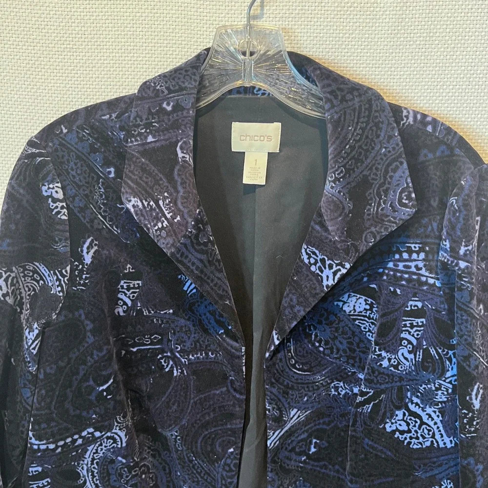 Chicos Blue Paisley Velvet Blazer Open Front Jacket Size 1 M Notched Lapel Lined